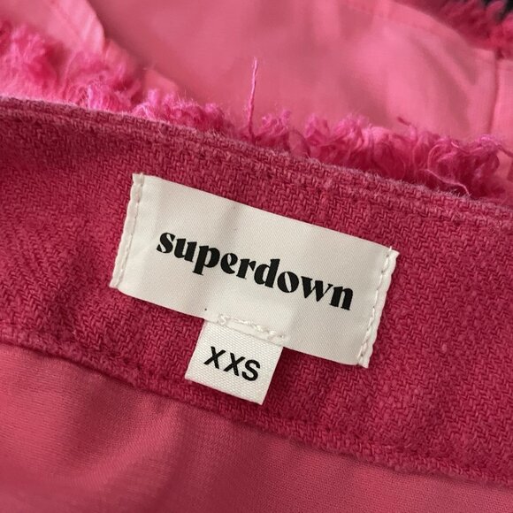 Superdown Women XXS Hot Pink Preppy Pockets Frayed Hem Zip Front Katy Mini Skirt - Picture 7 of 9